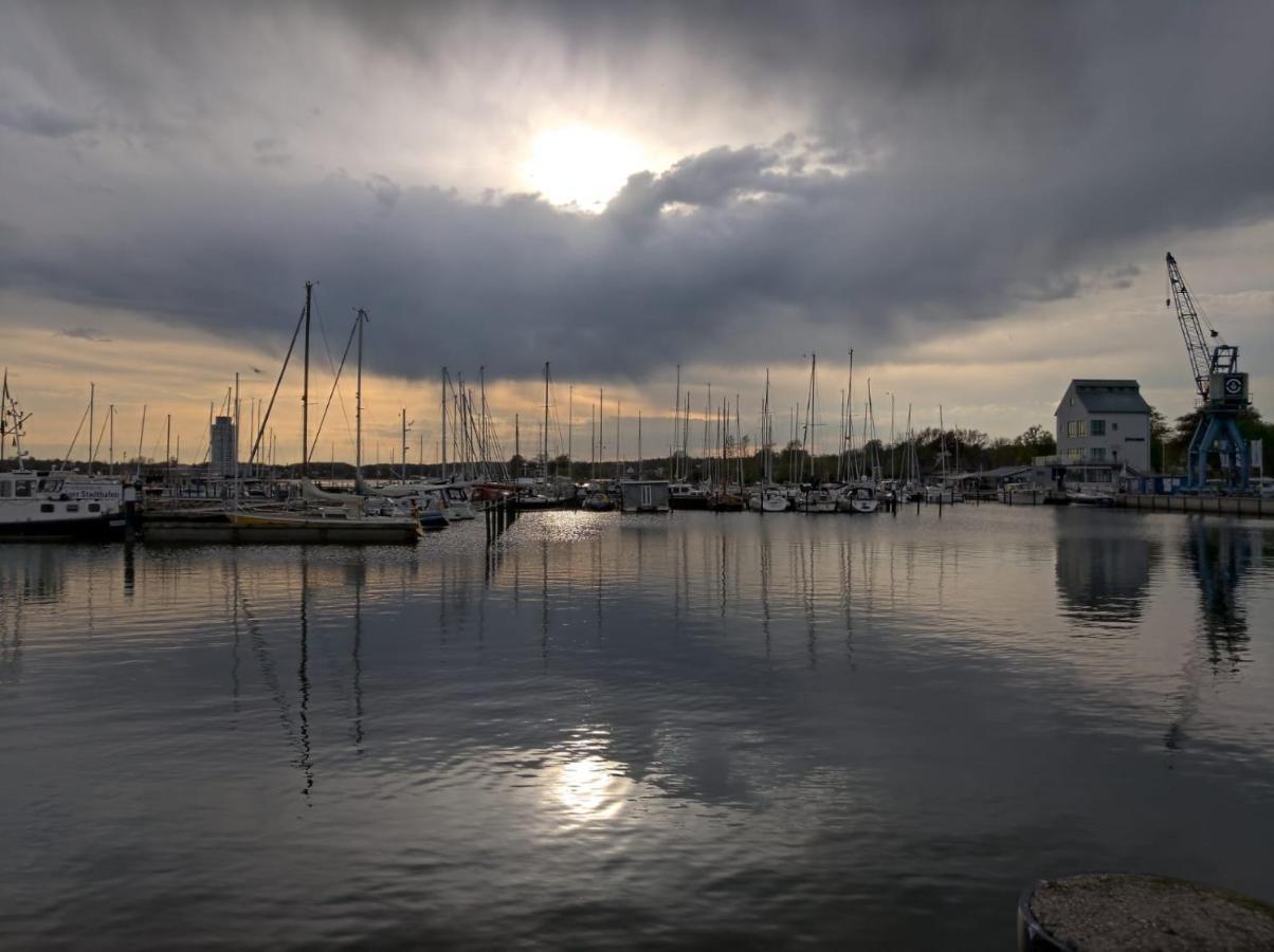 Ostsee Hausboot Schleswig Ostseeblick 1 Bagian luar foto